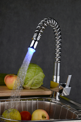 Single Handle Chrome Centerset Pull-out Kitchen Faucet (T0781S)